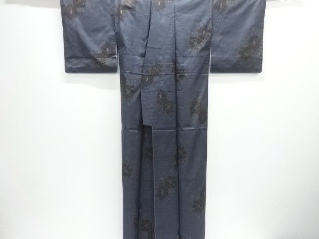  未使用品　牡丹模様織り出し本場泥大島紬着物(5マルキ)